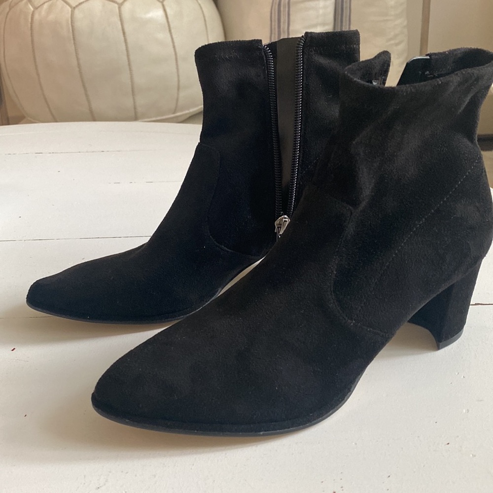 NWOT, Marc Fisher, Black Suede Ankle Boots, size: 6.5, Heel height: 2 in…